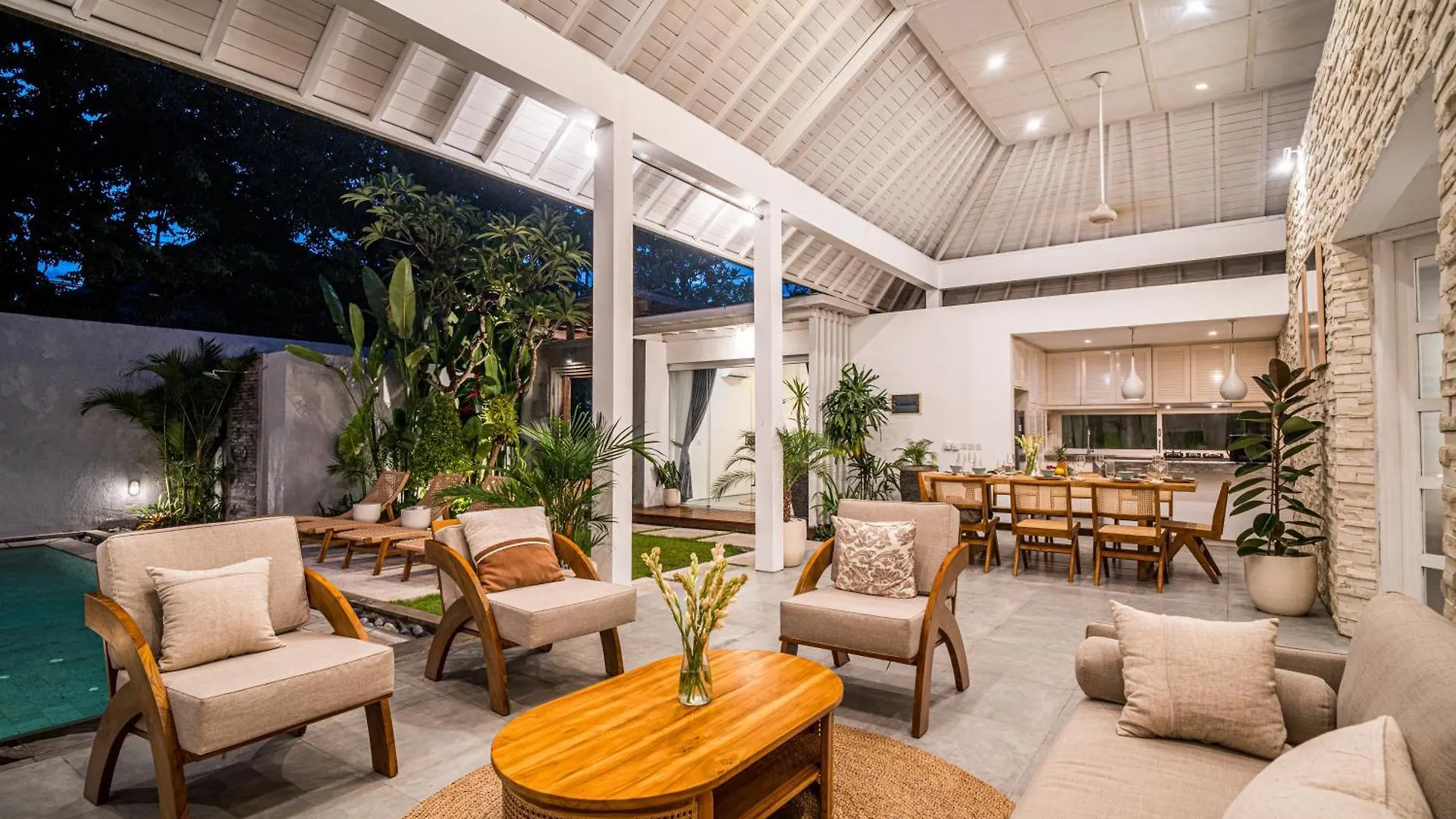 Tropicasa 2 By Bali Villa Solutions 세미냑